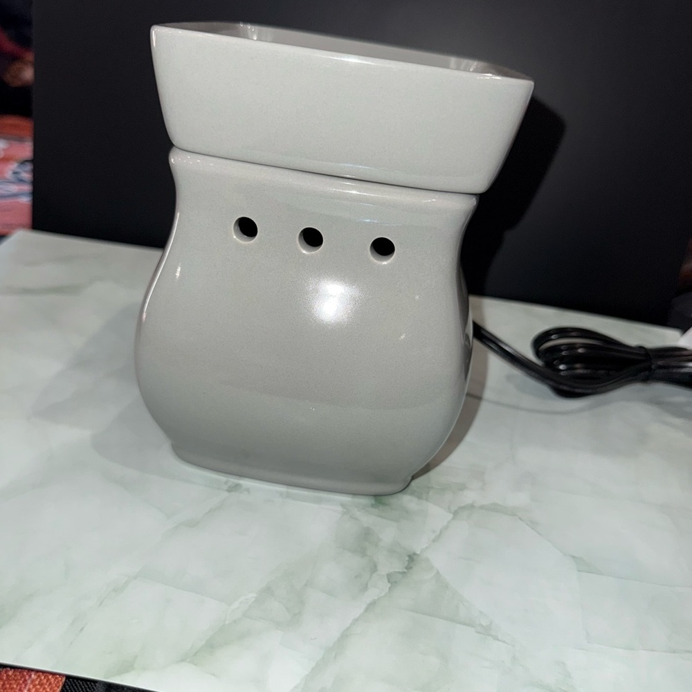 Scentsy Modern Gray Wax Warmer